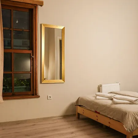 호스텔 세컨드 *