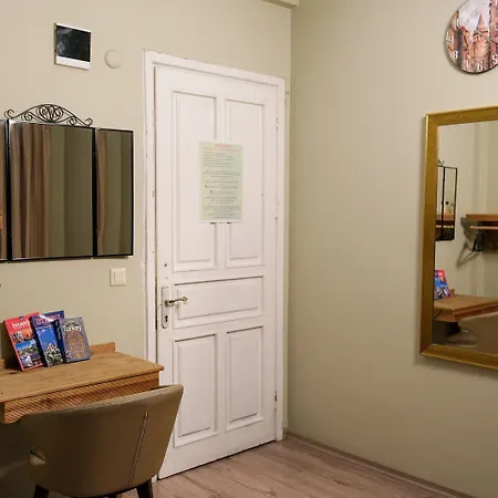 세컨드 호스텔 *