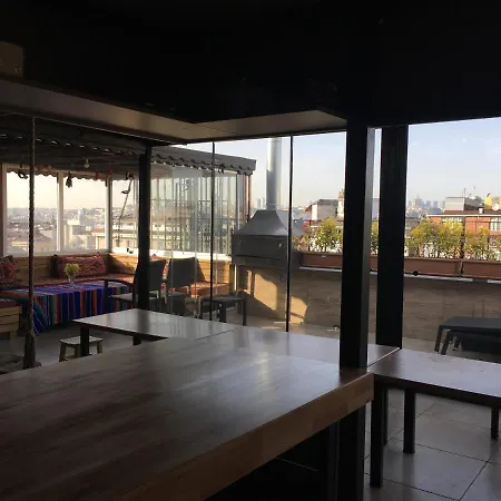 호스텔 세컨드 *