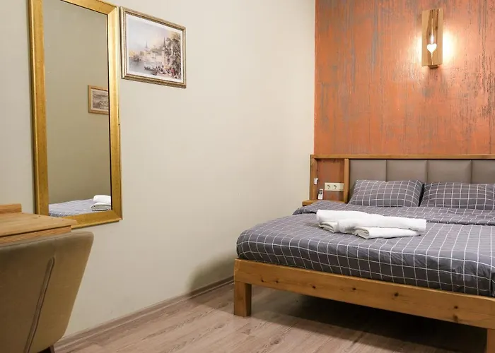 الشباب سيكند هوم