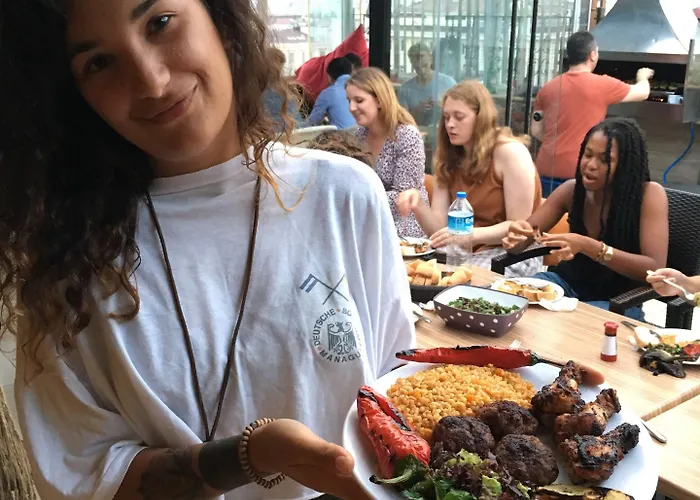 الشباب سيكند هوم بيت شباب