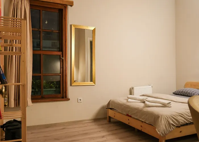 Auberge de jeunesse Second *